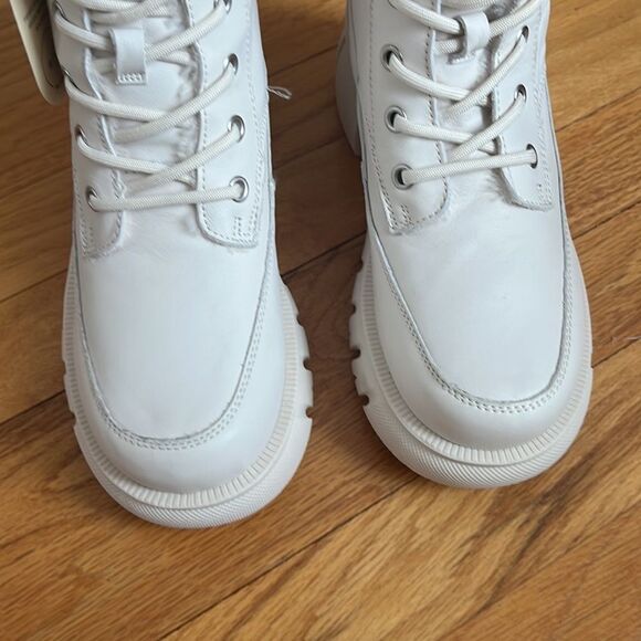 Aldo Nydoremas White Leather Sherpa Trim Lace Up Lug Sole Booties Size 7 - Picture 3 of 8